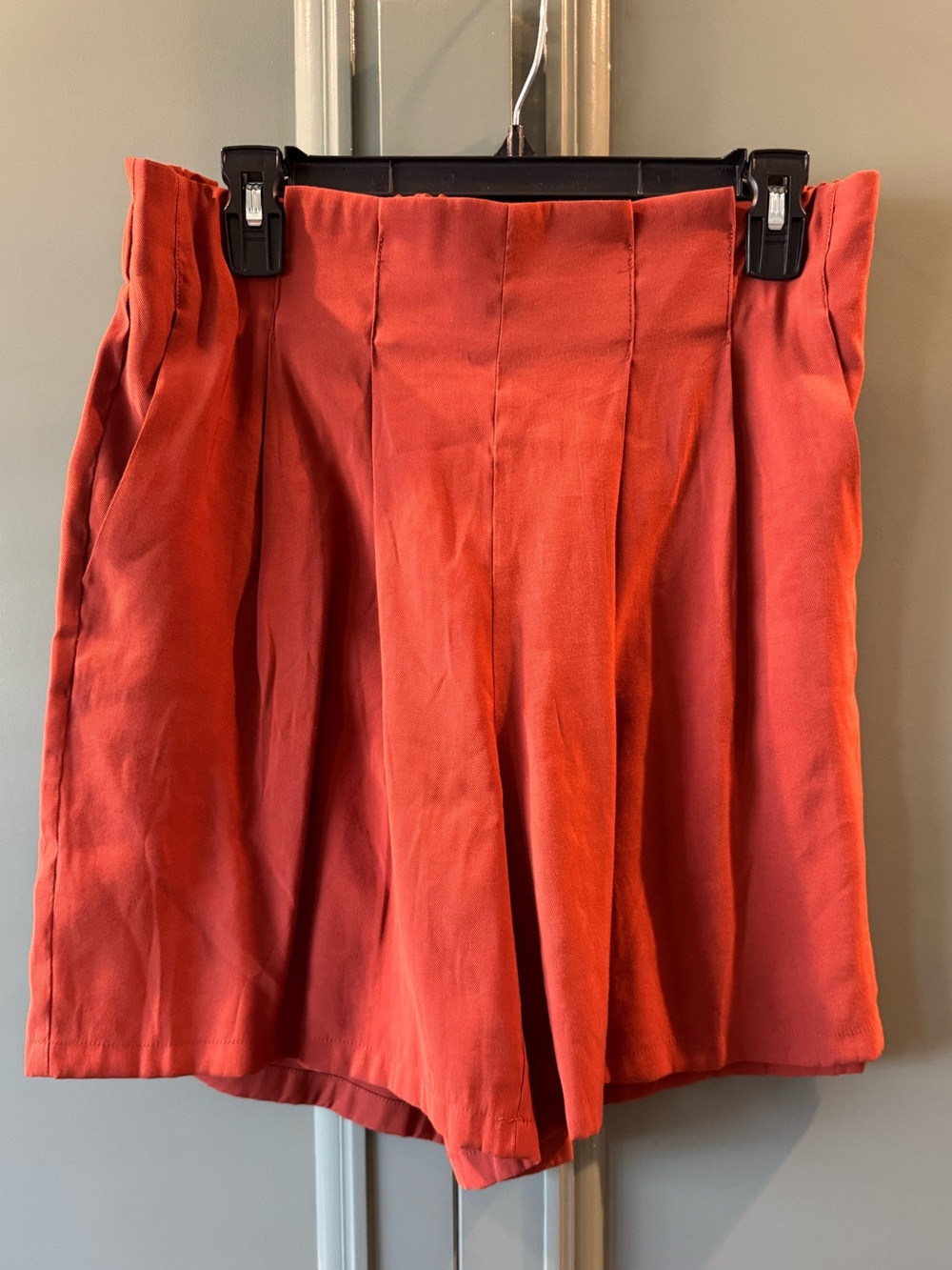 NWT High-Waist Women’s Pleated Shorts in Terracotta Orange
